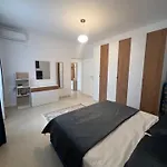 Elegante Center *