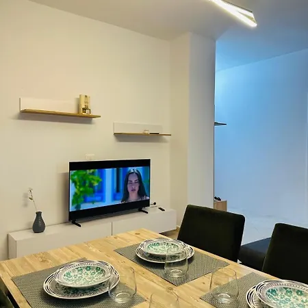 Elegante Center *